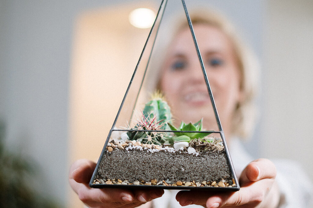 Self-Sustained Terrarium: Mengembangkan Kreativitas dan Kesadaran Lingkungan Melalui STEAM